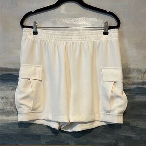 Wilfred Highlight Cargo Shorts High-Waisted Relaxed Fit